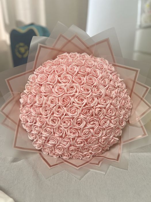 Buchet 101 trandafiri parfumati din sapun