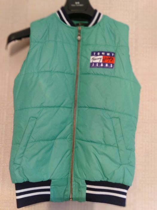 Продам безрукавка для девочек