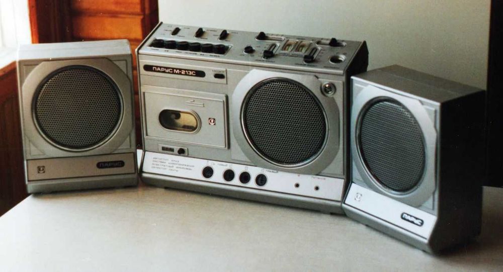 Кассетный магнитофон "Парус М-213С с колонками