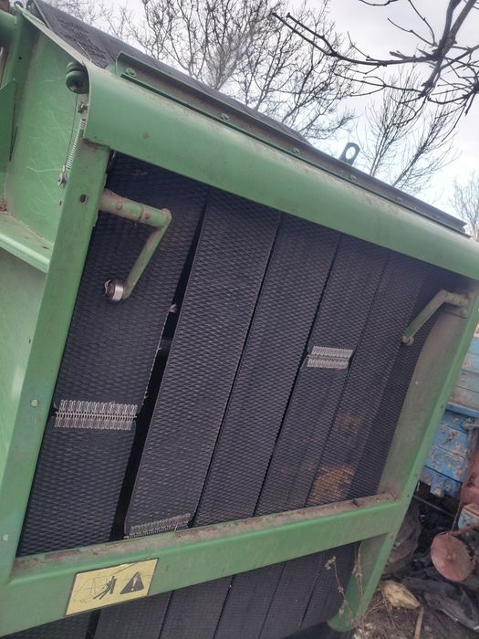 Vand presa de baloti rotunzi de 120/120 cu curele jondir