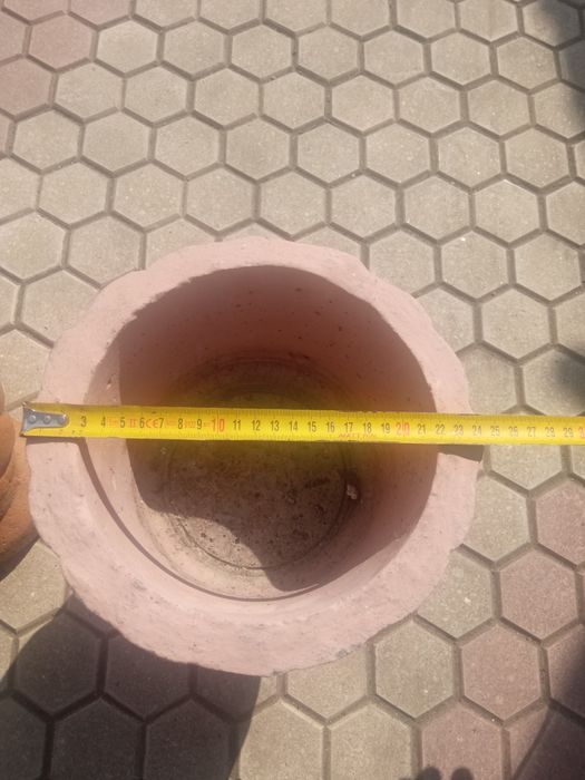 Ghivece de flori turnate din beton
