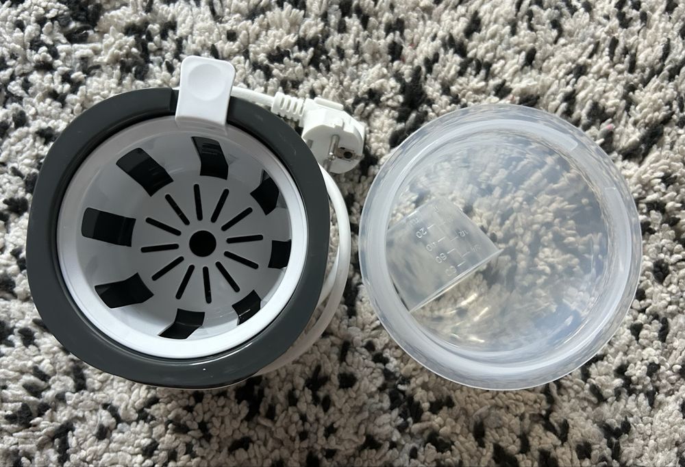 Sterilizator si incalzitor biberon Lionelo - de mici dimensiuni