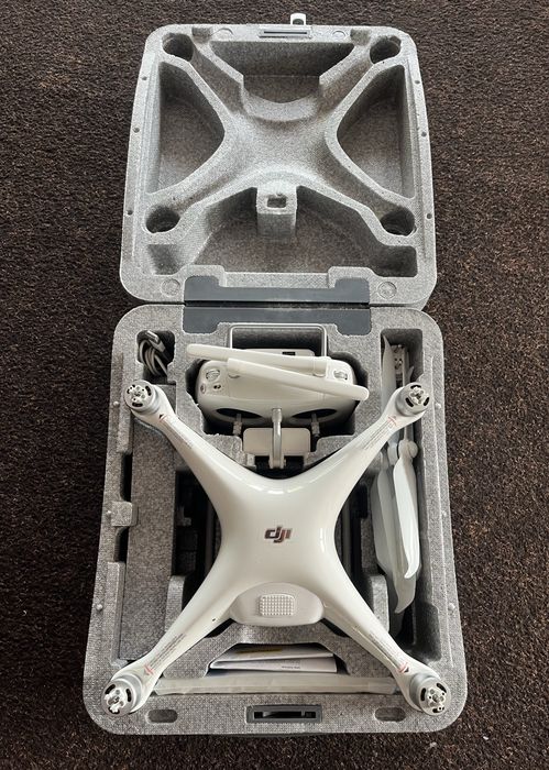 Vând drona DJI Phantom 4 PRO V2