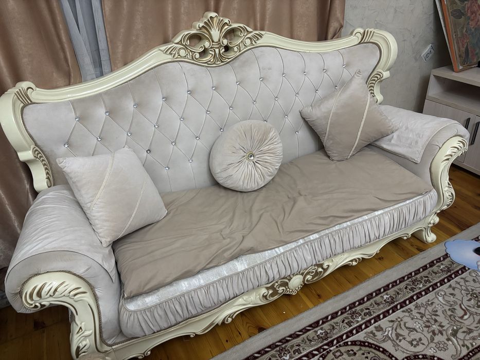 Продам диван и 2 кресла в отличном состоянии.