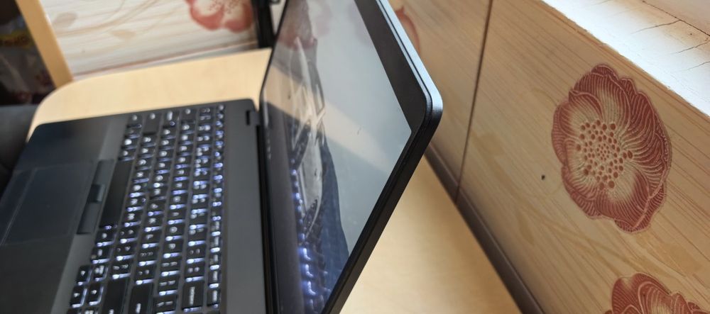 Laptop Dell Latitude 5500__i5 8265U_16GB DDR4_SSD 256GB_15.6"IPS FULL HD_Tastatura Iluminata_Slot CARD/SIM__