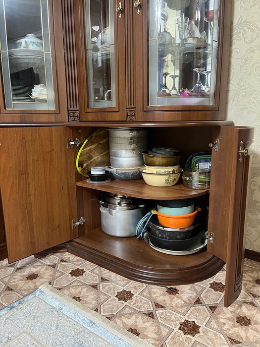 сервант, шкаф в хорошем состоянии