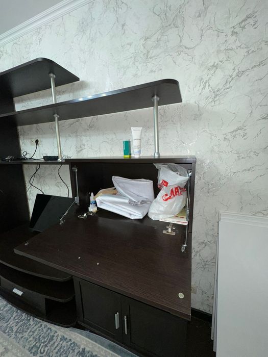 Продаю ТВ-стойку (тумбу под телевизор)