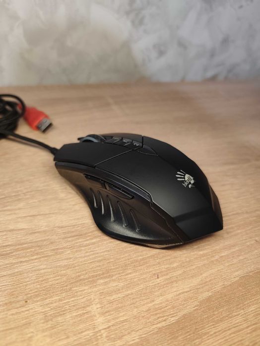 А4Tech Bloody V7M геймърска мишка