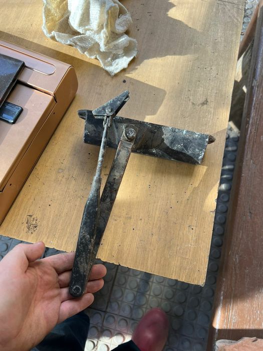 Продам  доводчик для двери