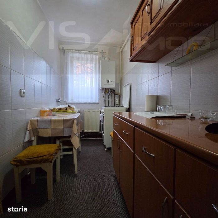 Apartament cu 3 camere - De vânzare