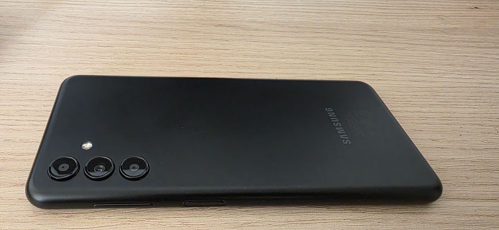 Samsung Galaxy A13 5G – много запазен + бонус кейс