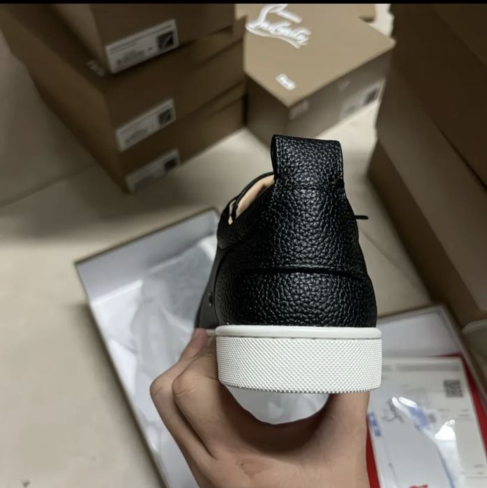 Продется кеды Christian Louboutin