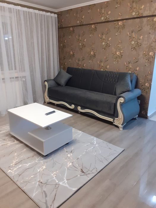 Inchiriez apartament 3 camere decomandat in centru