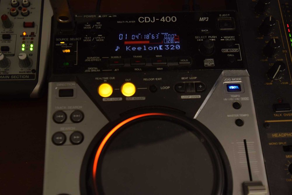 doua CDJ400 un DJM600 plus Flightcase