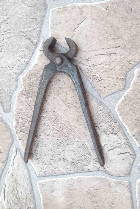 Стари керпеден, овчарска и овощарска ножица, клещи, трион