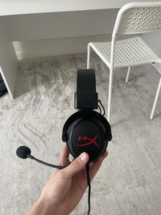Наушники HyperX.