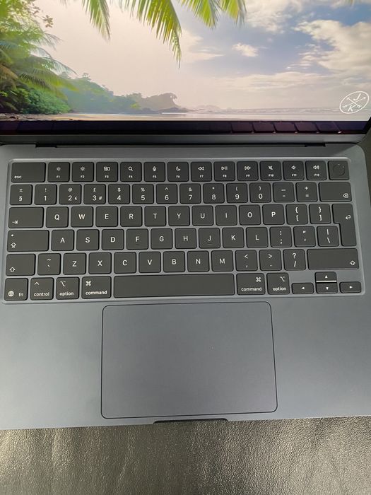 MacBook Air 13 inch M5, 1 TB, 24 GB RAM, Midnight , Desigilat, Cod