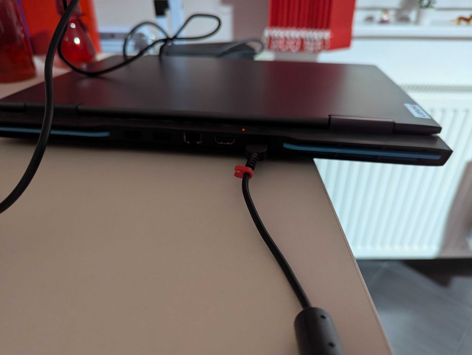 Лаптоп Lenovo LOQ 15APH8, Ryzen 7 7840HS, RTX 4050, FHD IPS 144Hz