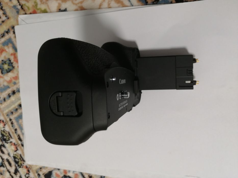 Батарейный блок Canon BG-E9