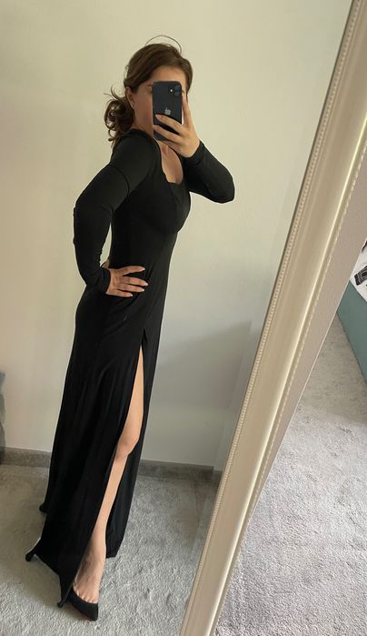 Rochie lungă cu două crăpături pe picior