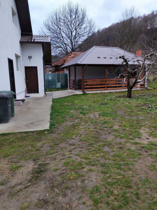 inchiriez casa noua in Salatrucu