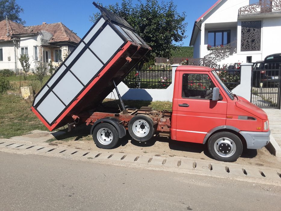 Vînd basculantă .