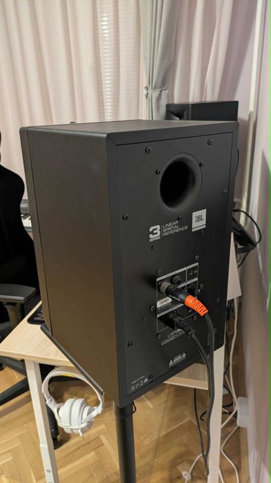 Мониторни колони JBL LSR 308 + стойки за колони Gravity SP 3202 VT