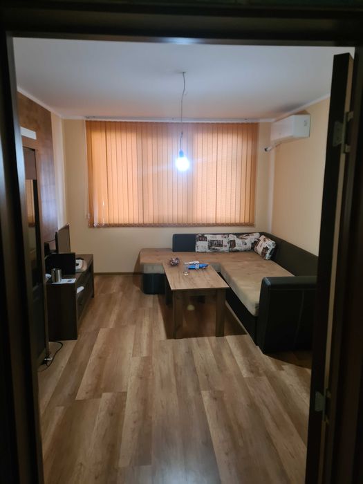 Отдава двустаен апартамент в центъра на Хасково