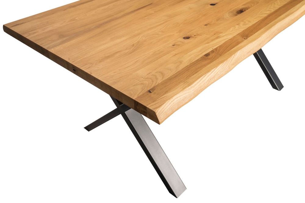 Трапезна маса от дъбов масив с метални прахово боядисани крака