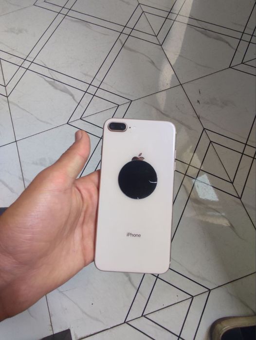 iPhone 8 puls srochni sotiladi
