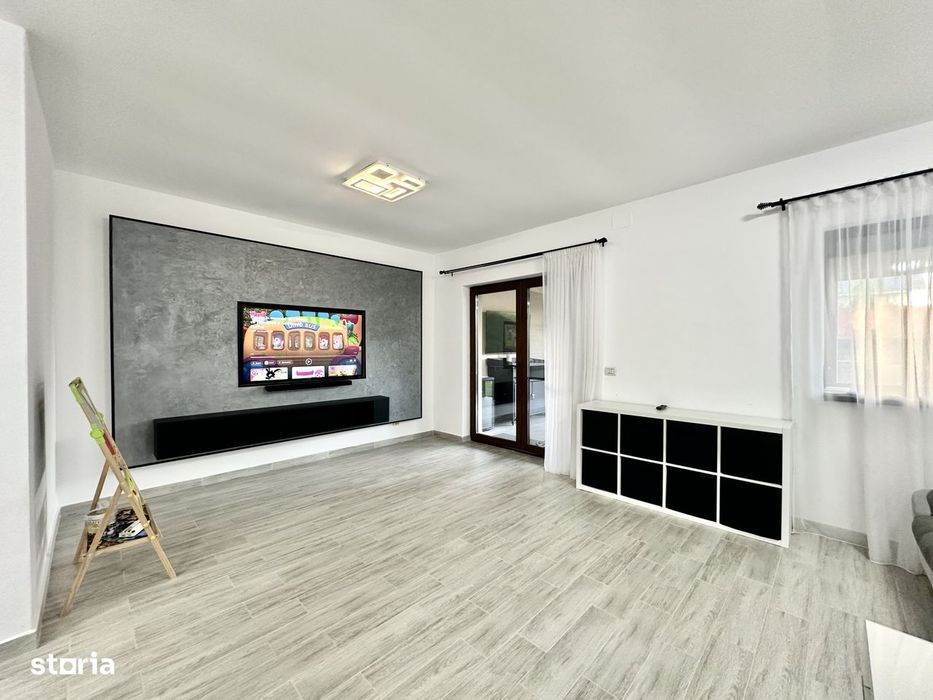 Duplex spatios cu 4 camere | Zid dublu | Panouri fotovoltaice - Mosnit