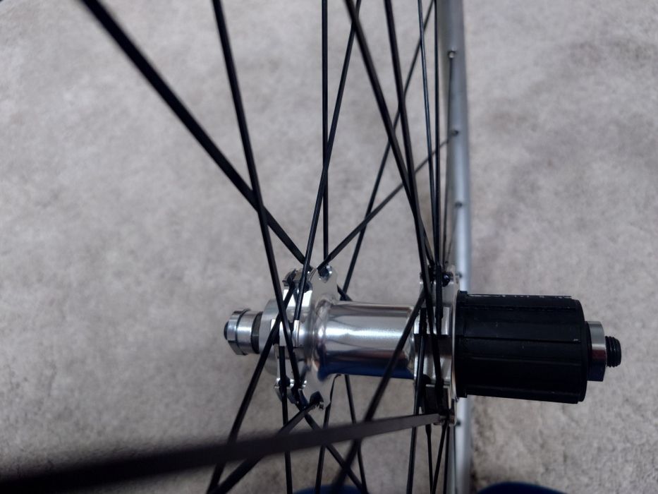 Roata cursiera și roata spate boost 148 tubeless