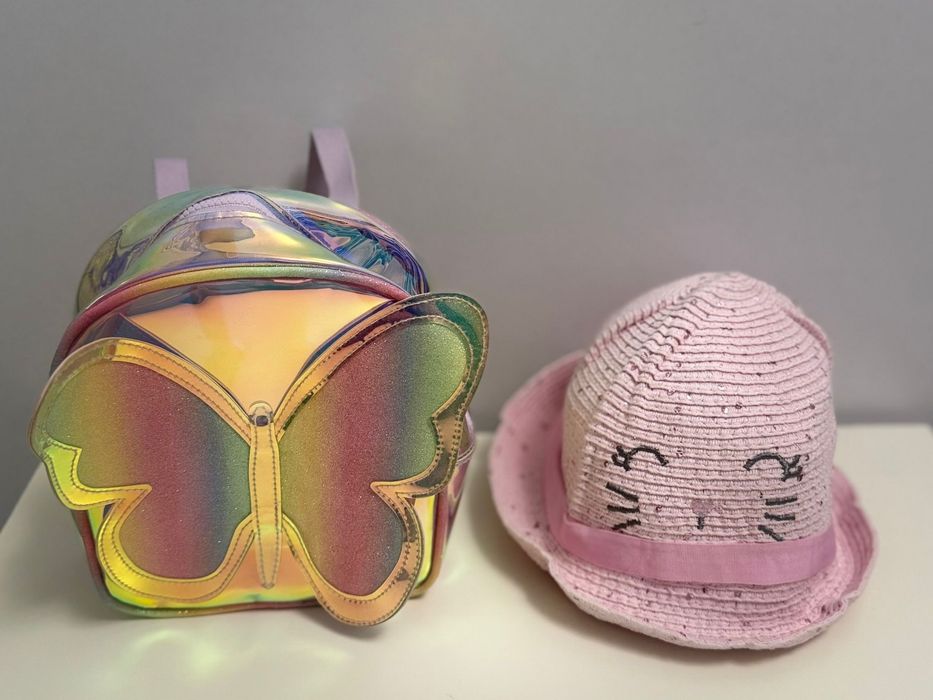Set rucsac holografic cu fluture + pălărie roz cu paiete – fete