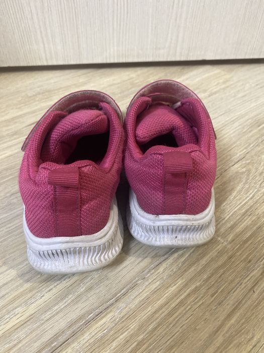 Кроссовки на девочку