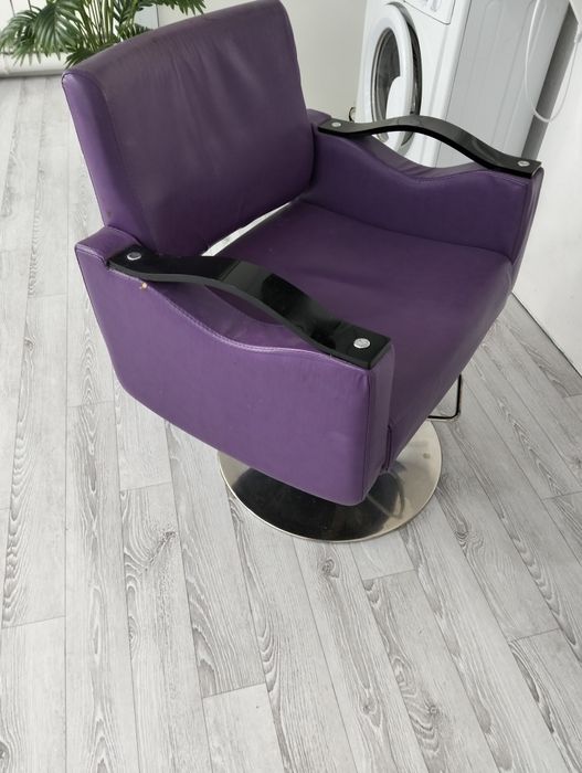 Продам парикмахерское кресло