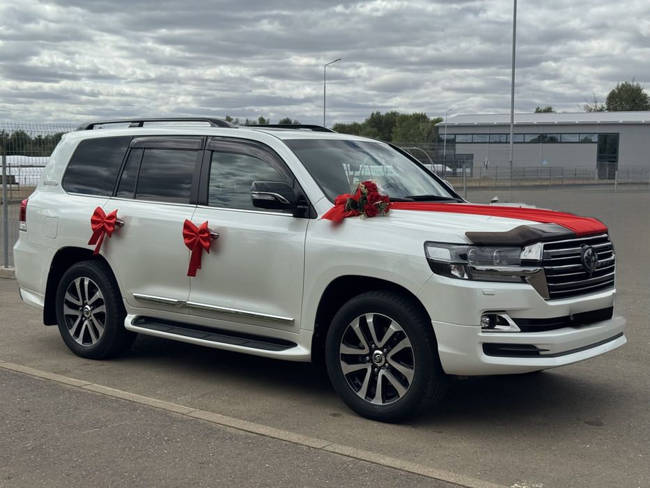 Прокат автомобиля ЛК200
