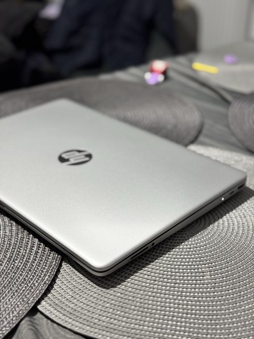 Hp 15s ryzen 5 8gb ram 512ssd impecabil