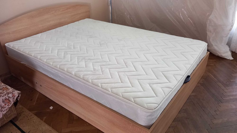 Две легла  ,нови с матраци 120/190 и 140/190