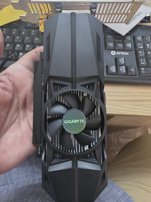 Видео карта GTX 1050, новая