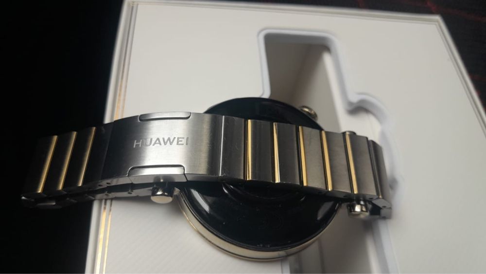 Продам часы Huawei 4