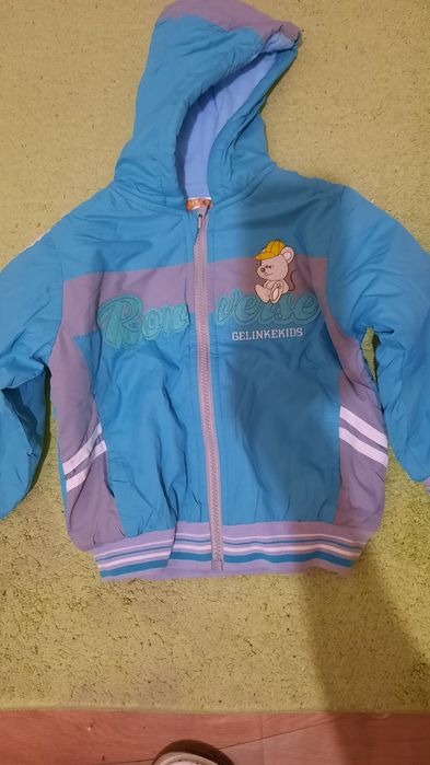 Продам ветровку детскую
