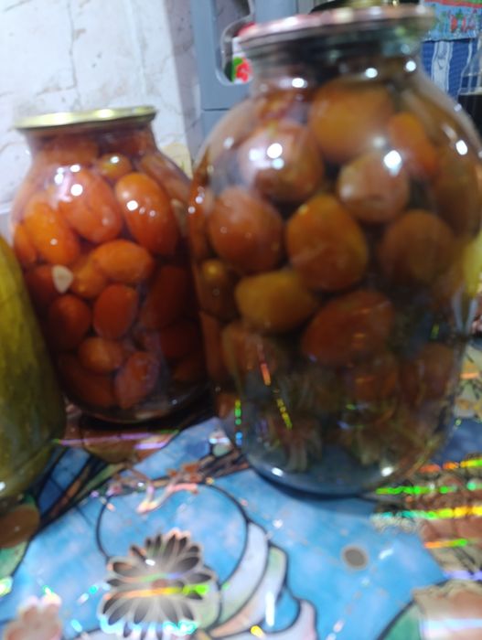 Продам соленья, огурцы и помидоры