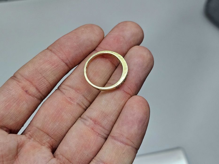 ПРОДАМ Кольцо. Золото 585 Пробы / 3.58 Грамма / Размер 18