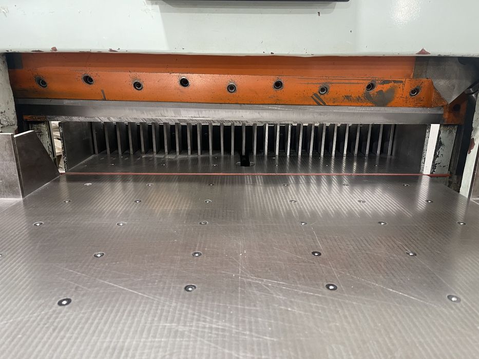 Станок для резки бумаги 

Формат: 920 мм/ 92 см
В ко