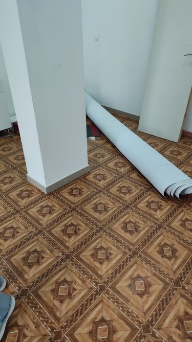 Поставяне на мокет и балатум и изкуствена трева