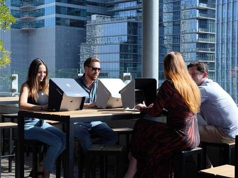 Сенник за лаптоп, компютър с щипки за работа навън