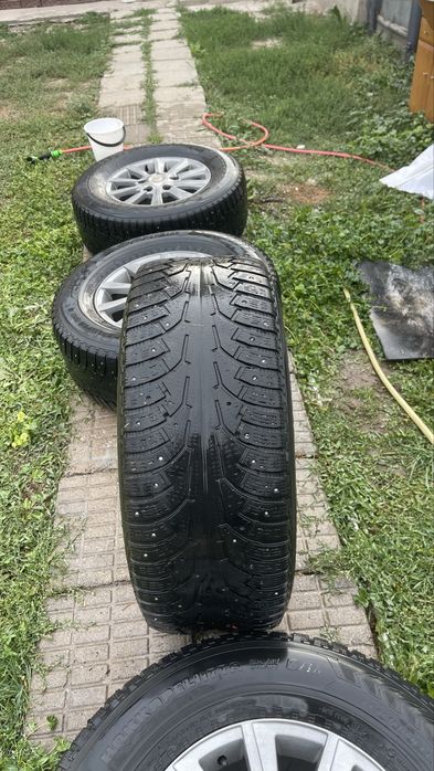 Продам срочно диски с зимный резиной от автомашины Ланкрузер Прадо