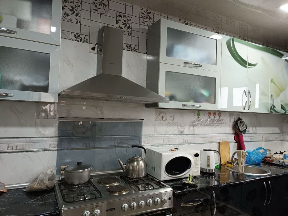 Сергели. Кумарик. Участок 8соток, 8комнат, 4санузла, 2кухни подвал