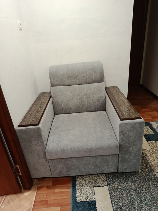 Продам кресло новое