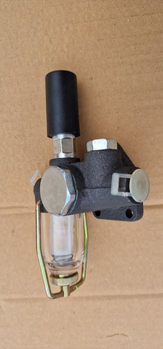 Pompa alimentare  tractor fiat 411.415 și 211 215 preț 350 lei se poat